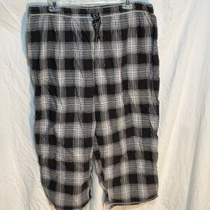 Axcess Monochrome Plaid Capri Pants